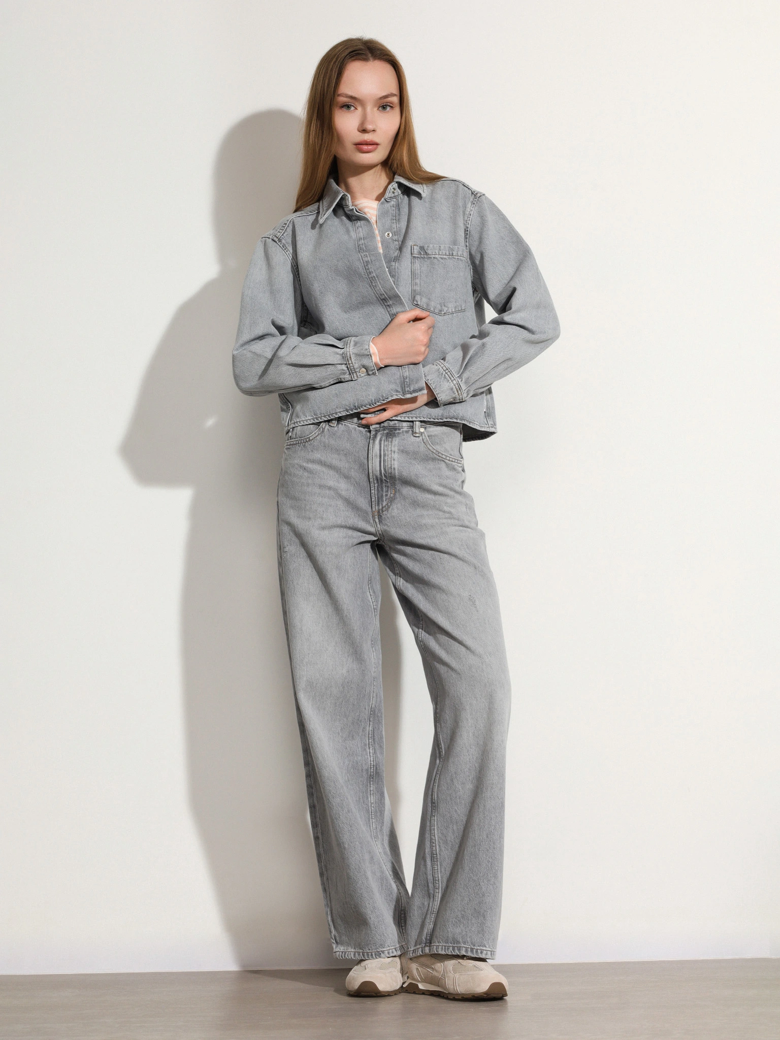 Жакет джинсовый укороченный серого цвета из хлопка